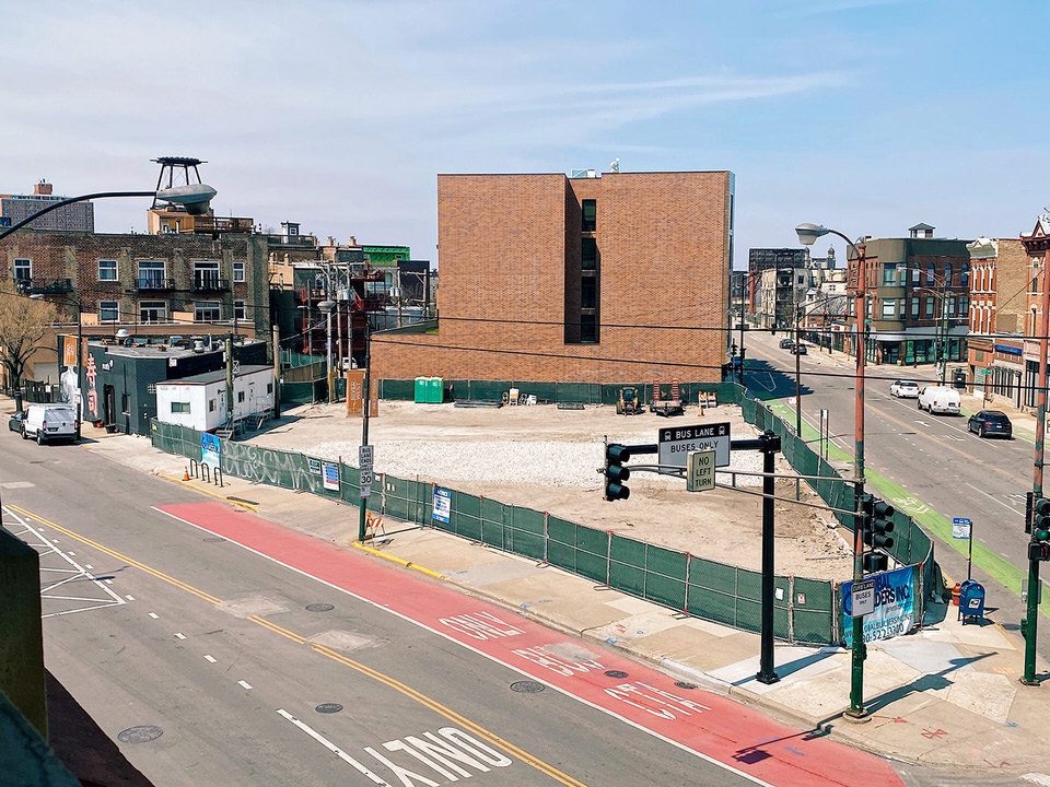 Construction site in Chicago River West's neighborhood of a new luxury apartment building