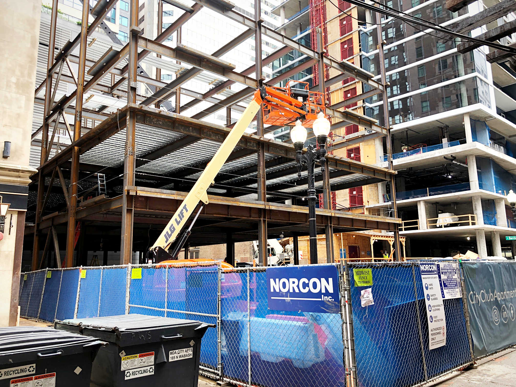 New luxury apartment construction site at 141 N. Wabash in Chicago's downtown Loop neighborhood