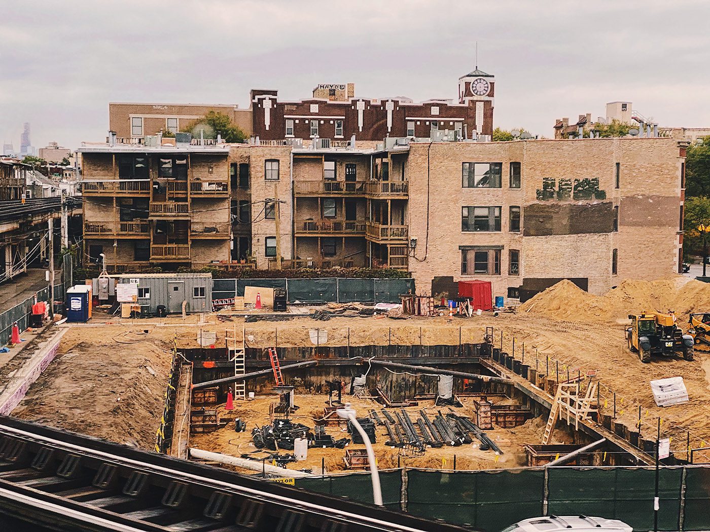 A view of the construction site of the Wrigleyville Lofts in Chicago's Lakeview neighborhood