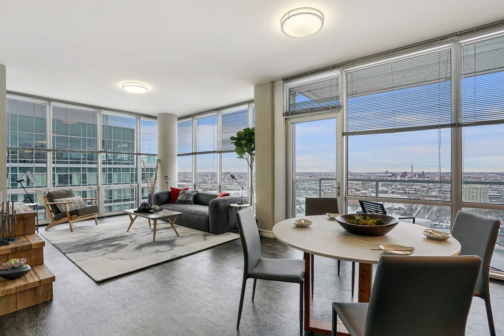 A photo of the open living space and floor-to-ceiling windows at Arrive Lex apartments in Chicago's South Loop