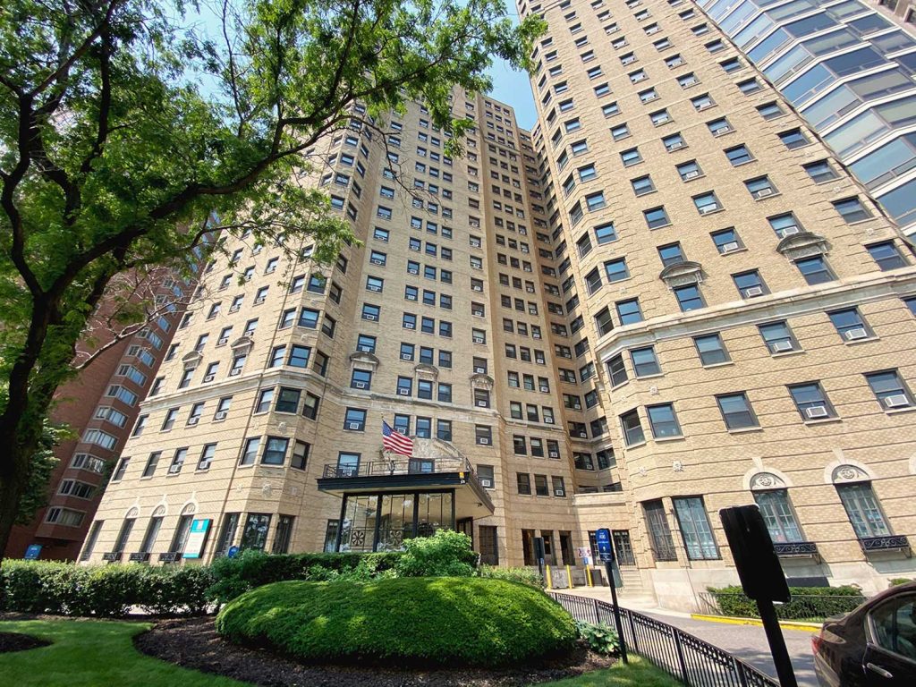 A view of The Deco Apartments in Chicago's fantastic Gold Coast neighborhood