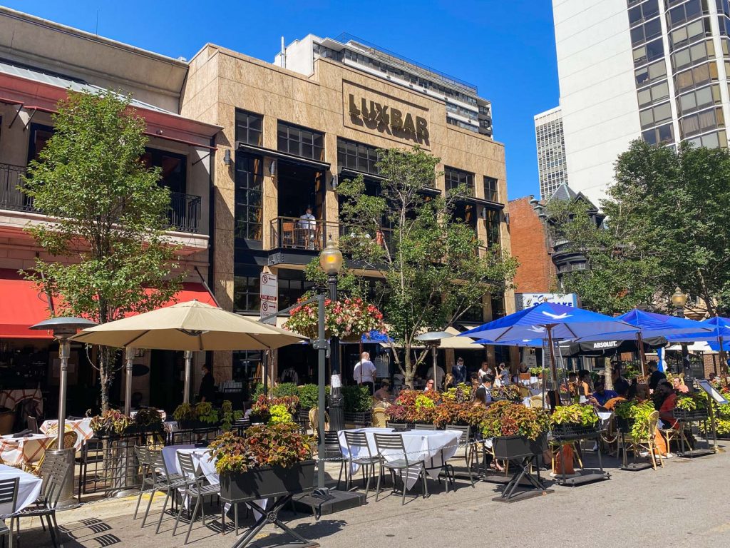 LuxBar on a summer day in Chicago's Gold Coast
