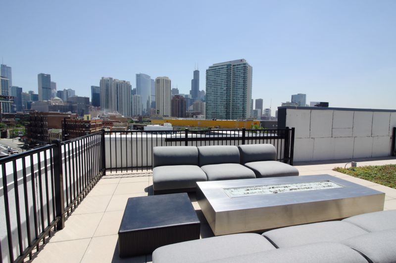 Rooftop with Outdoor Fire Pit and City Views at Reside on Green Street