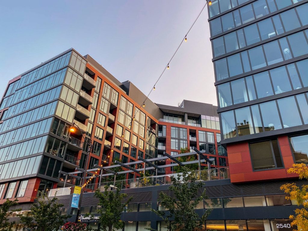 The exterior of Elevate apartments in Chicago's Lincoln Park