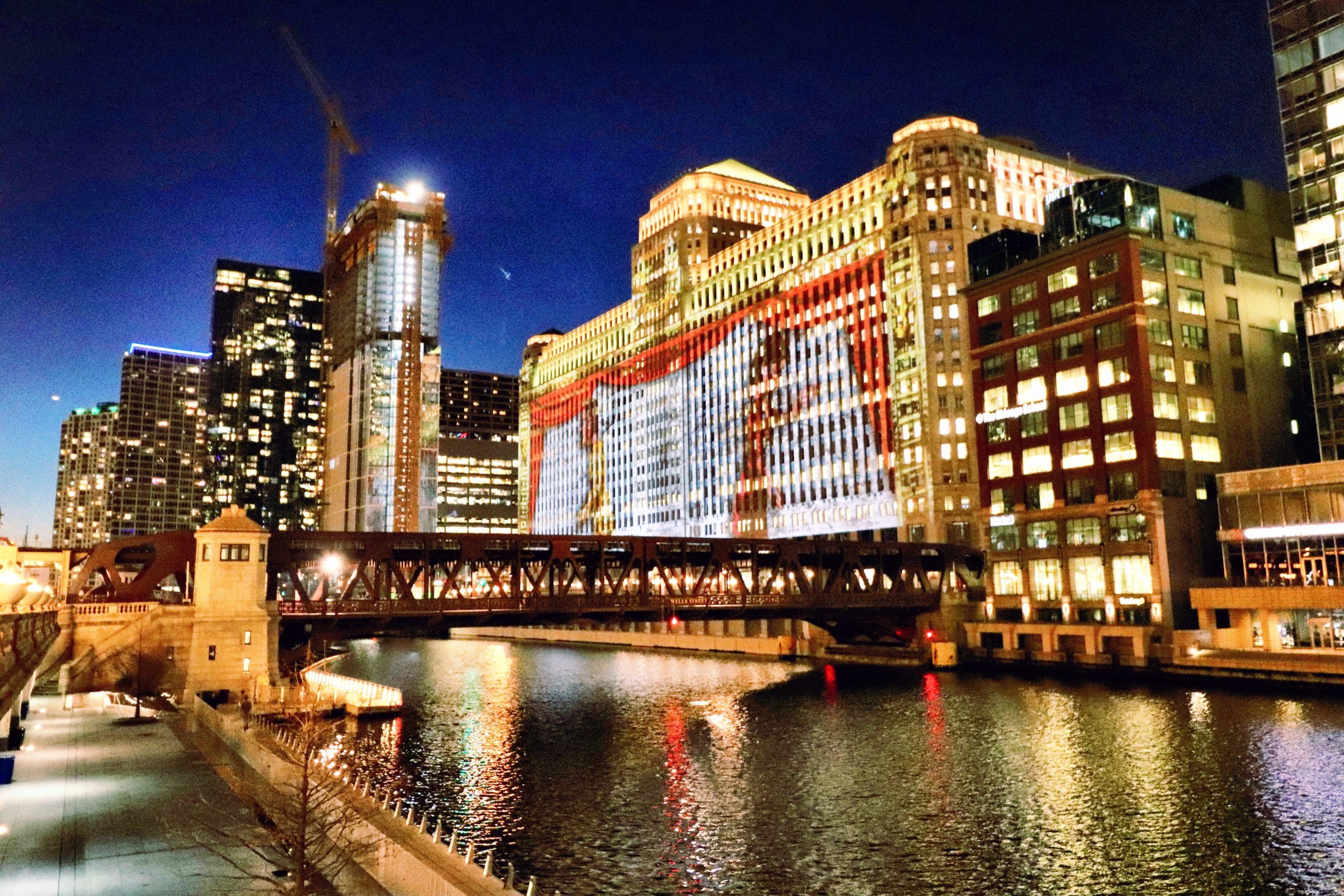 Photo of Merchandise Mart during "Art on the Mart"