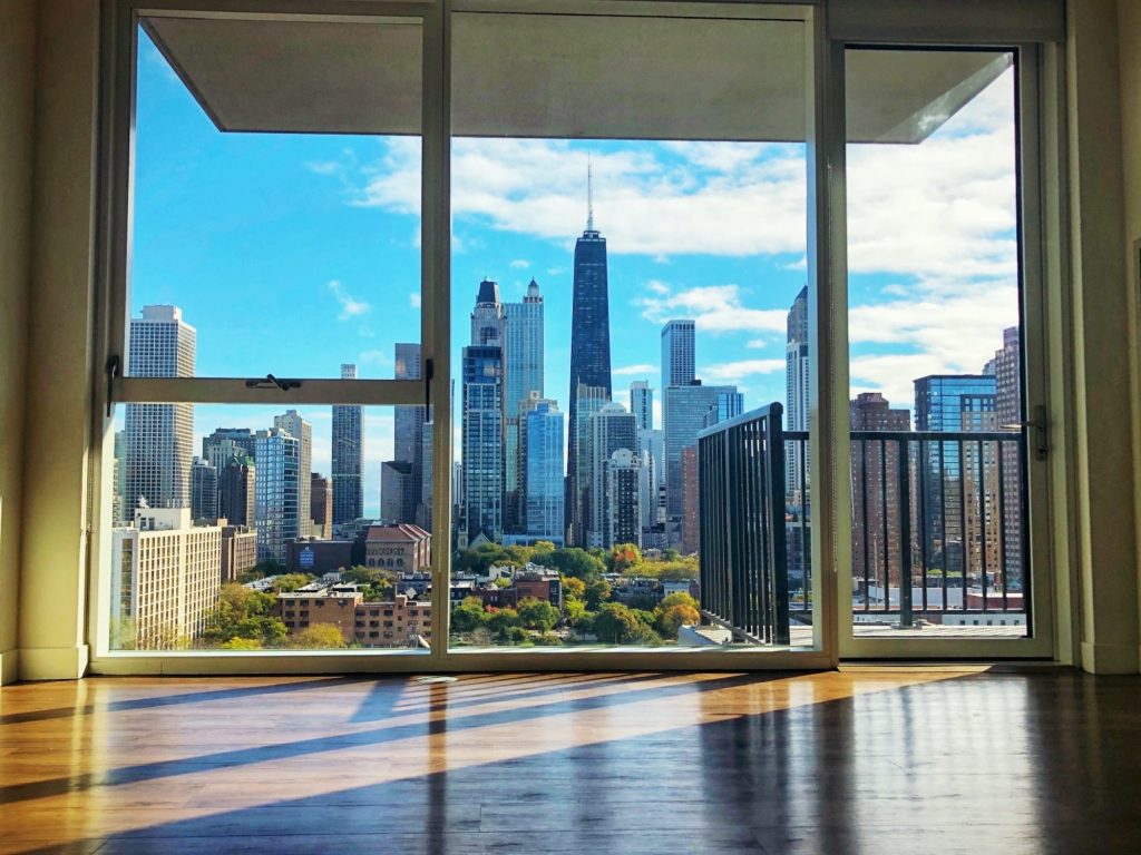 A beautiful view of downtown Chicago from Niche 905 luxury apartments 