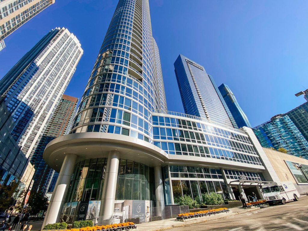 The exterior of high-rise 465 N Park in Chicago's downtown Streeterville neighborhood