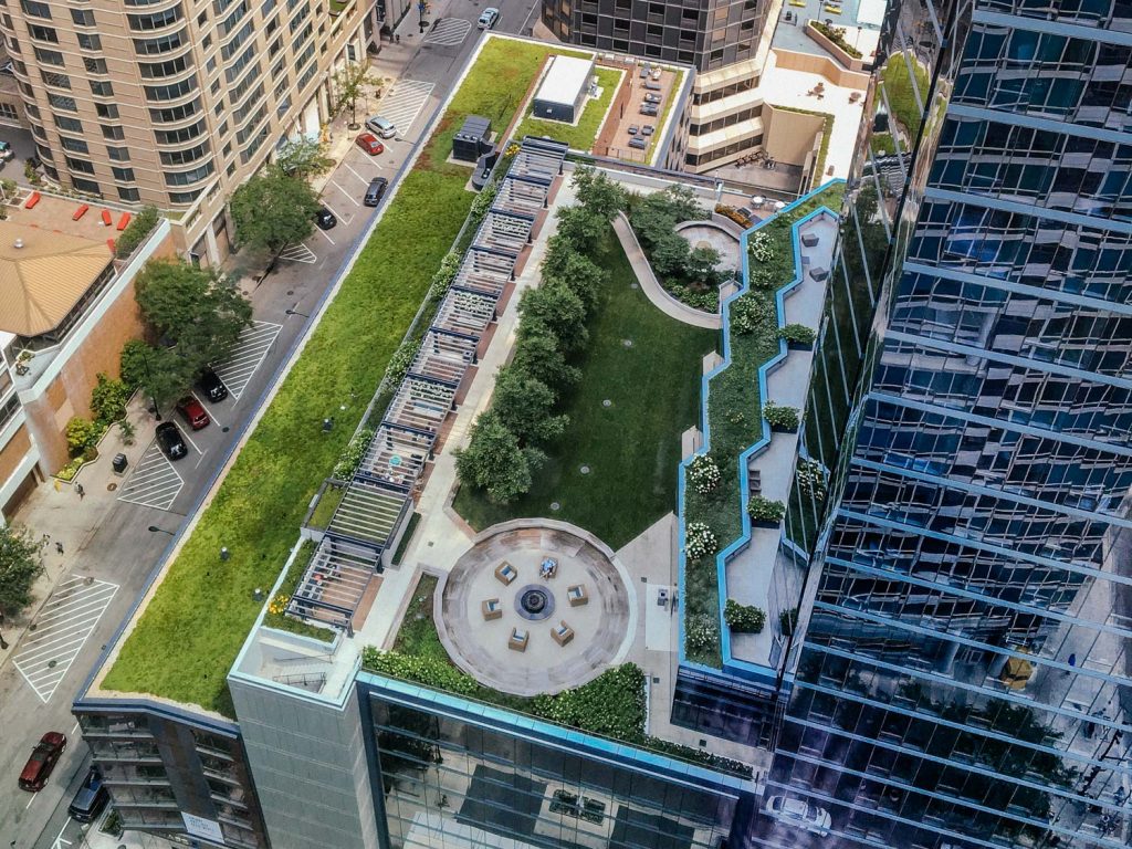 The rooftop deck at Moment apartments in Chicago's Streeterville neighborhood
