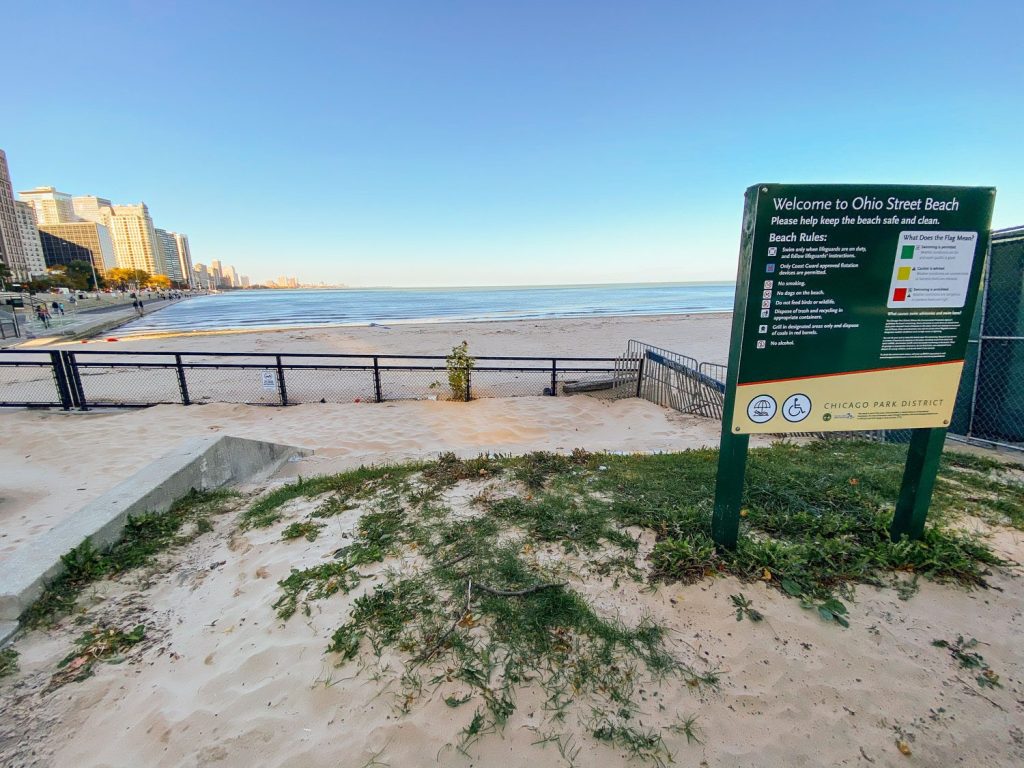 The beach at Ohio Beach in downtown Streeterville