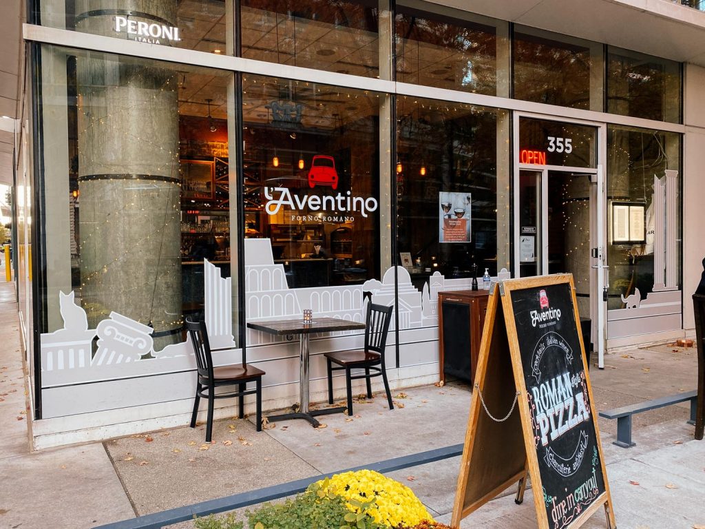 The exterior of l'Aventino Forno Romano pizza in Streeterville